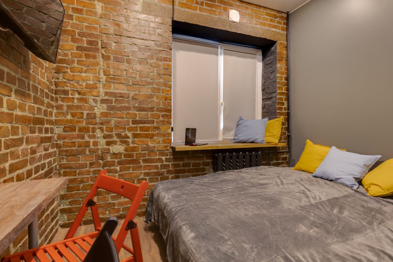 Двуспальная кровать