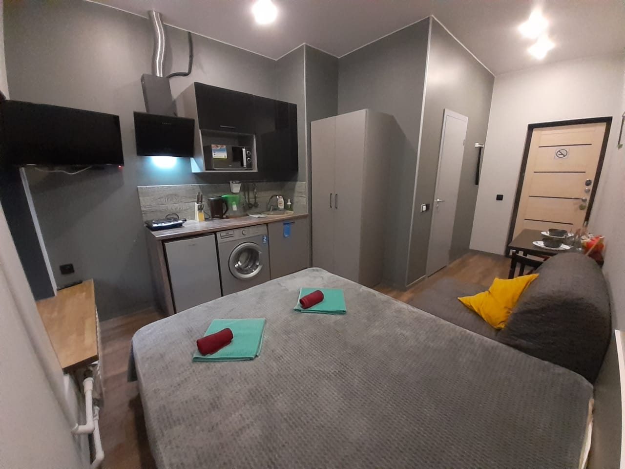 Двуспальная кровать