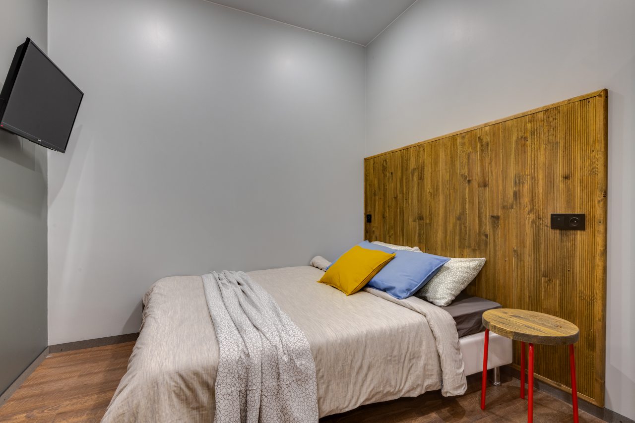 Двуспальная кровать