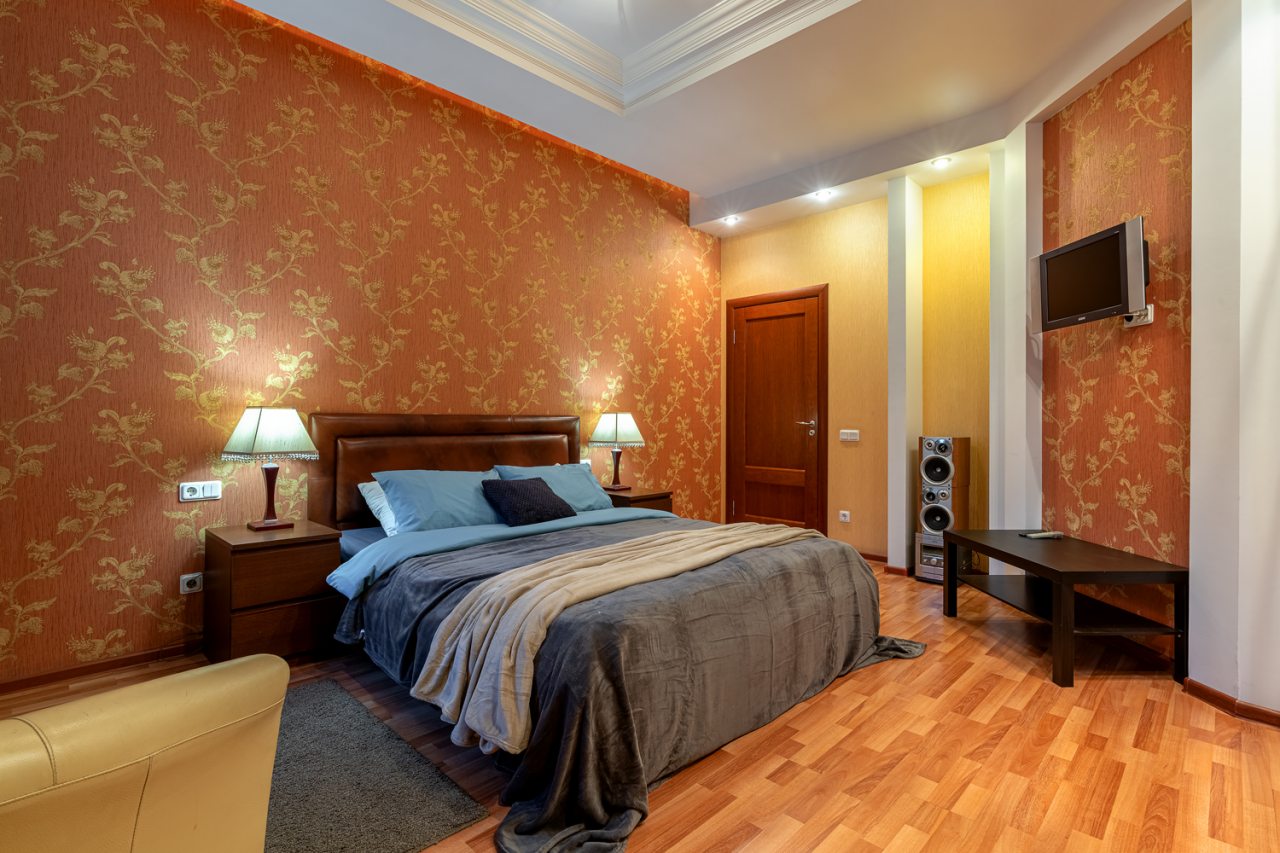 Двуспальная кровать