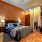 Двуспальная кровать