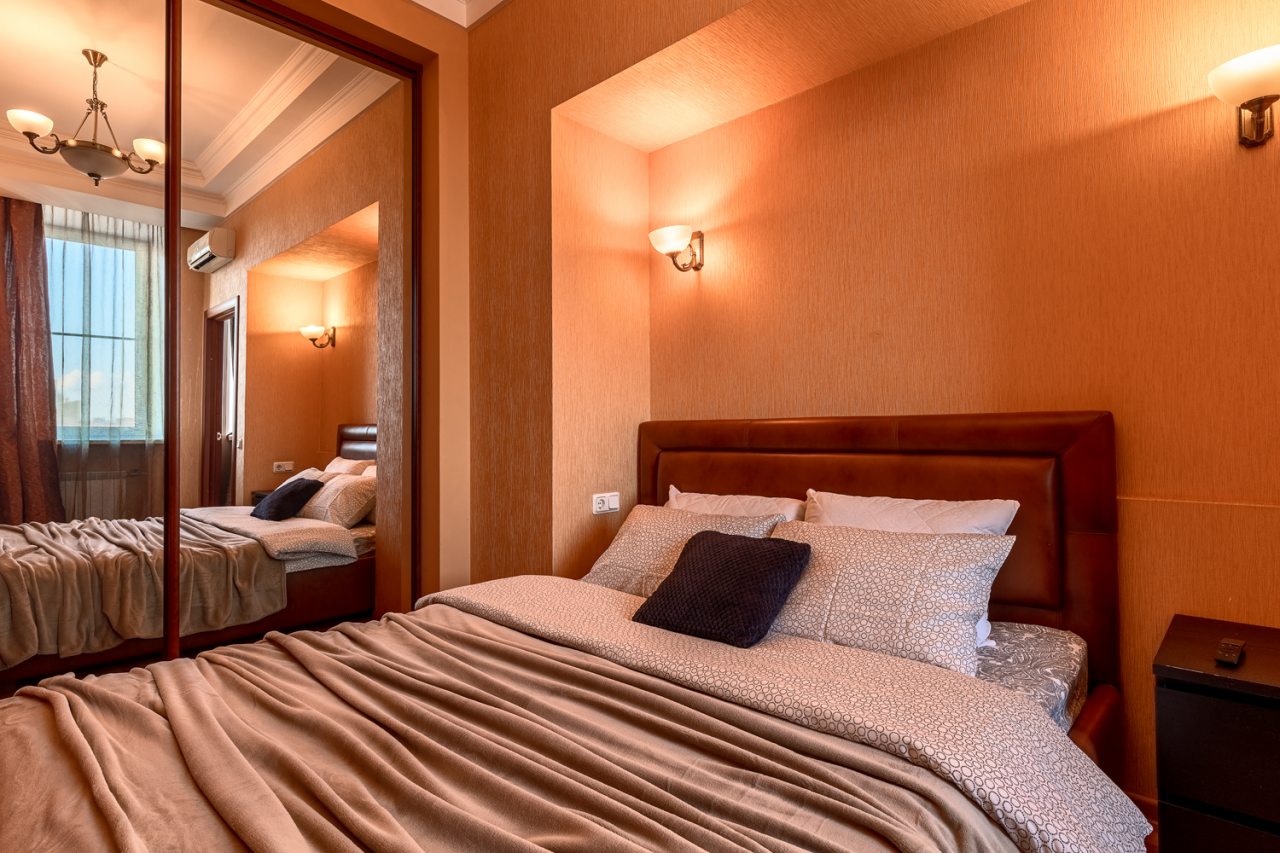 Двуспальная кровать