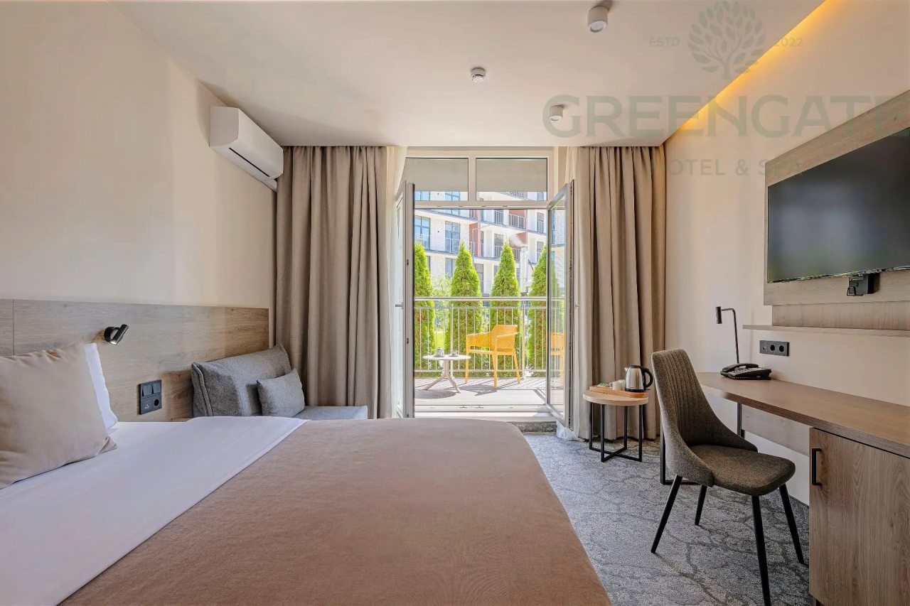 Улучшенный (Улучшенный номер с одной большой кроватью ПРОМО), Отель GREENGATE HOTEL&SPA