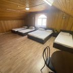 Трёхместный и более (Стандартный пятиместный номер), Отель 7 Ночей - Гавань