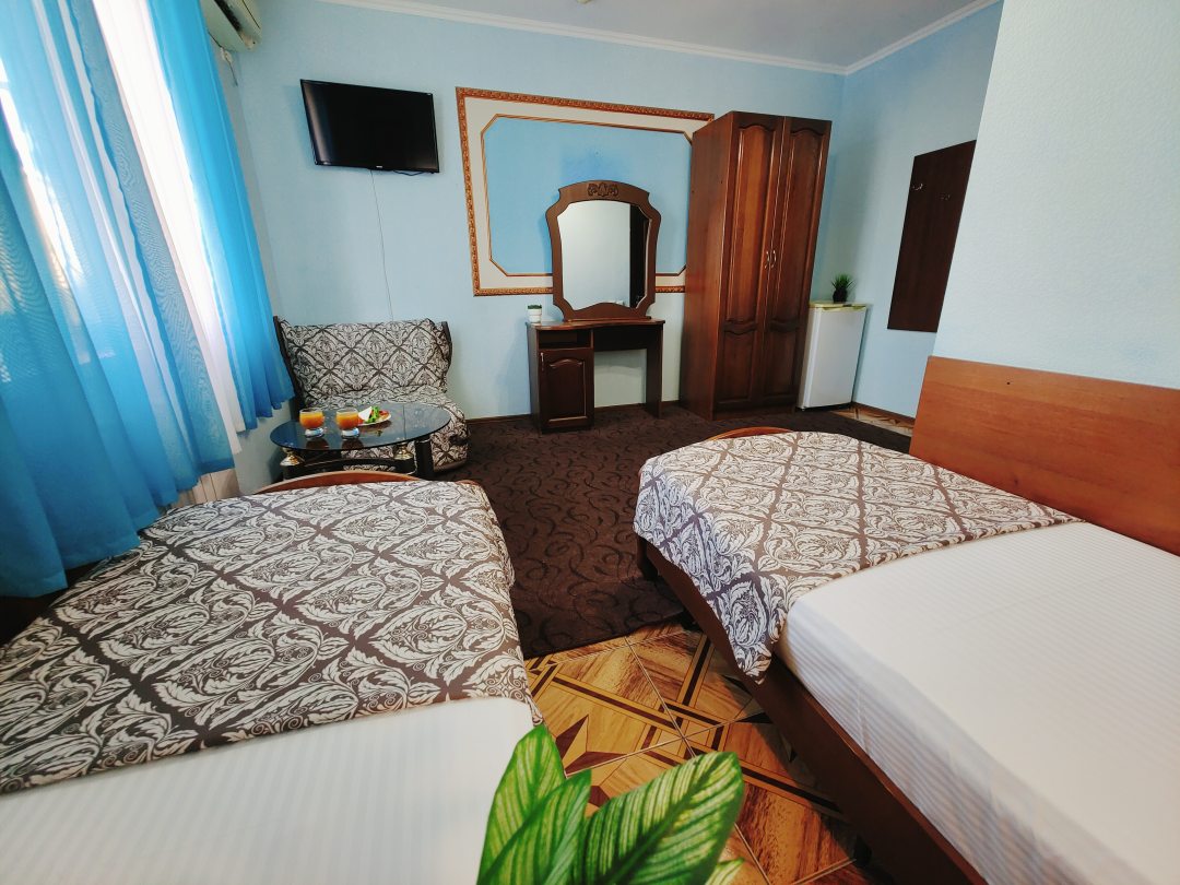 Трёхместный и более (3-х местный стандарт) отеля морской бриз, Анапа