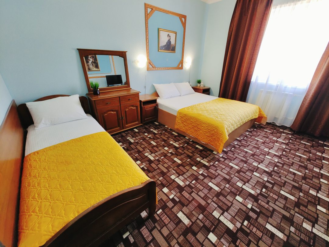 Апартаменты (Семейный 2х комнатный 5ти местный) отеля морской бриз, Анапа