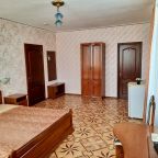 Трёхместный и более (Трёхместный стандарт без балкона), Отель Морской бриз