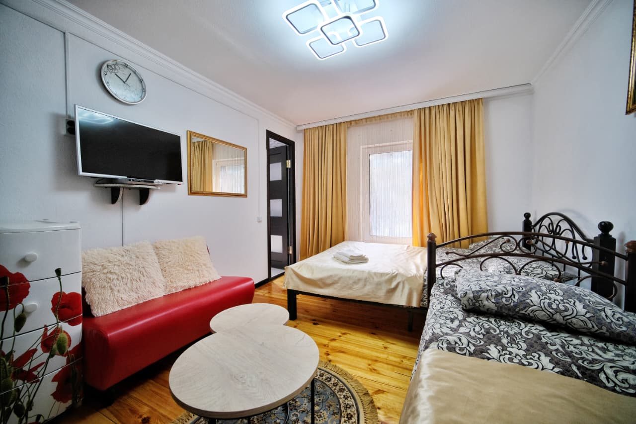 Трехместный (С собственной ванной комнатой,с телевизором и с видом на горы), База отдыха Архыз Сити Софийская поляна