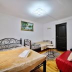 Трехместный (С собственной ванной комнатой,с телевизором и с видом на горы), База отдыха Архыз Сити Софийская поляна