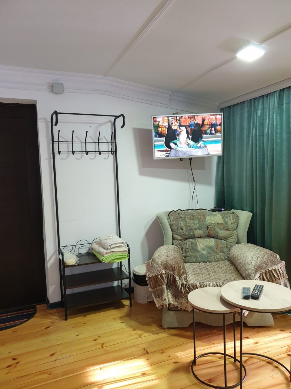 Трехместный (Семейный номер с балконом,с телевизором и видом на горы), База отдыха Архыз Сити Софийская поляна