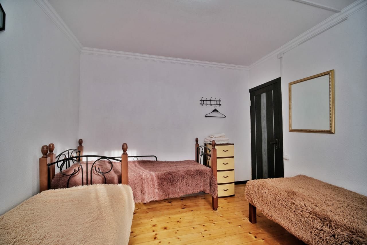 Трёхместный и более (С общей ванной комнатой с видом на горы), База отдыха Архыз Сити Софийская поляна