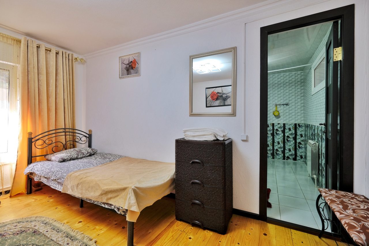 Четырехместный (С раздельными кроватями и собственными удобствами,с телевизором и видом на горы), База отдыха Архыз Сити Софийская поляна