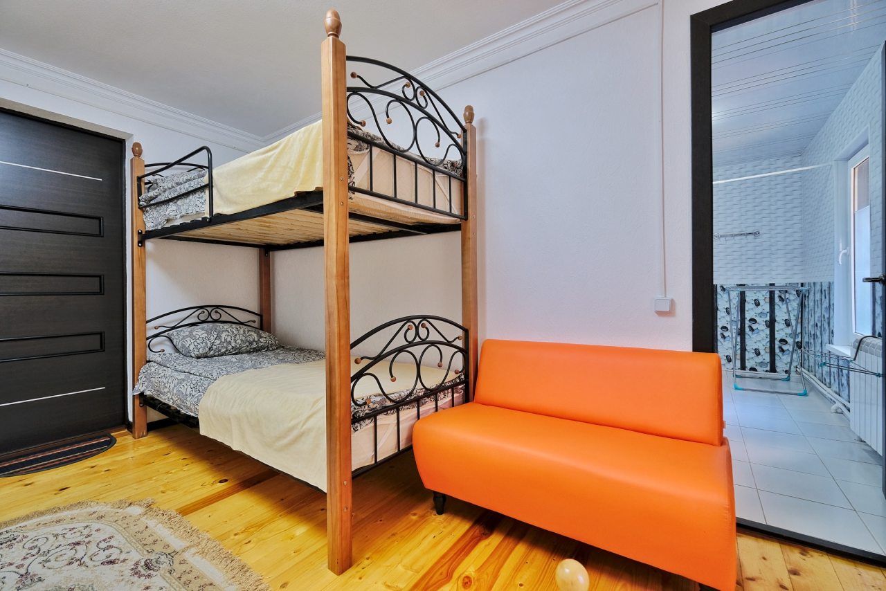 Четырехместный (С раздельными кроватями и собственными удобствами,с телевизором и видом на горы), База отдыха Архыз Сити Софийская поляна