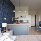 Двухместный (Комфортная студия с панорамными окнами (Синяя)), Апартаменты Pavlov на Уральской