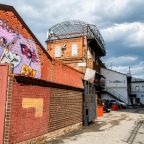 Автостоянка в соседнем дворе, Апартаменты ВеАнСо