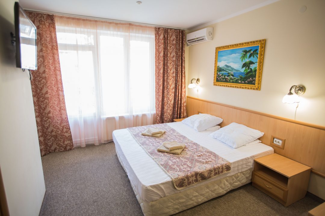 Двухместный (семейный с видом на горы) отеля Suntell, Солнечногорское, Крым