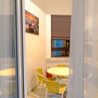 Двухкомнатный номер с сауной и джакузи. Вид из окна спальни.