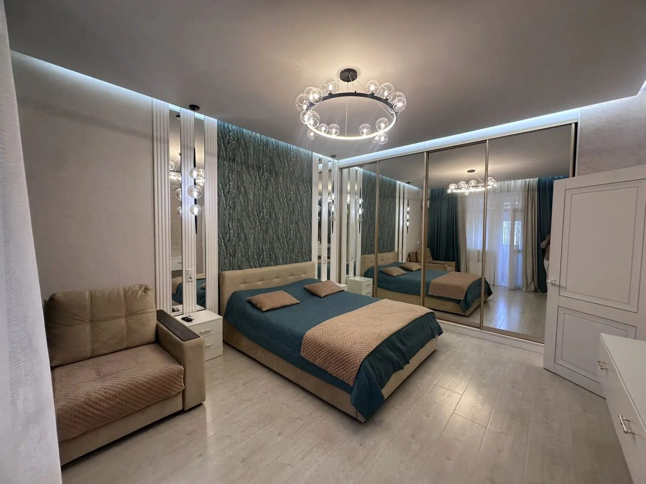 Апартаменты (Люкс Чкалова 37, кв. 127 с видом на гору Змейка), Квартира на улицы Чкалова 37