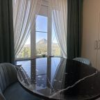 Апартаменты (Люкс Чкалова 37, кв. 127 с видом на гору Змейка), Квартира на улицы Чкалова 37