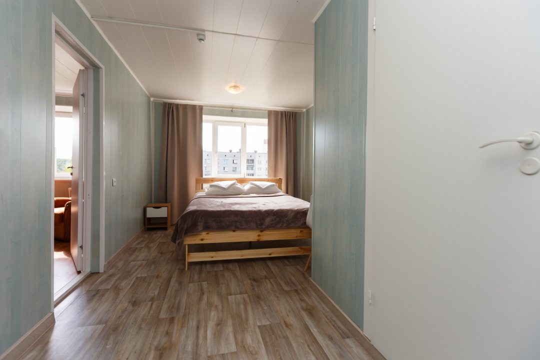 Трёхместный и более (Семейный номер с двухспальной кроватью и диваном) гостиницы Уют, Петрозаводск