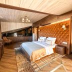 Люкс (Luxury), Отель Vertex