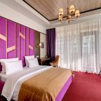 Люкс (Luxury), Отель Vertex