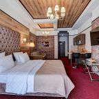 Люкс (Family Luxury), Отель Vertex