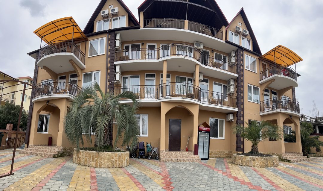 Апартаменты (трехкомнатные апартаменты) гостевого дома Набережная, Сириус