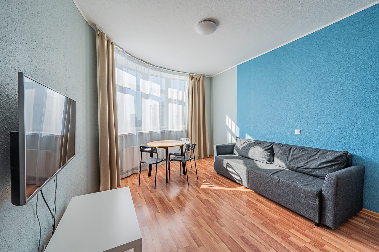 Квартира (Rooms-ekb. Комфортная квартира с отдельной спальней на 17 этаже) апартамента ROOMS-EKB, Екатеринбург