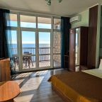 Четырехместный (Двухкомнатный люкс с кухней (вид на море)), Апарт-отель Жуковка