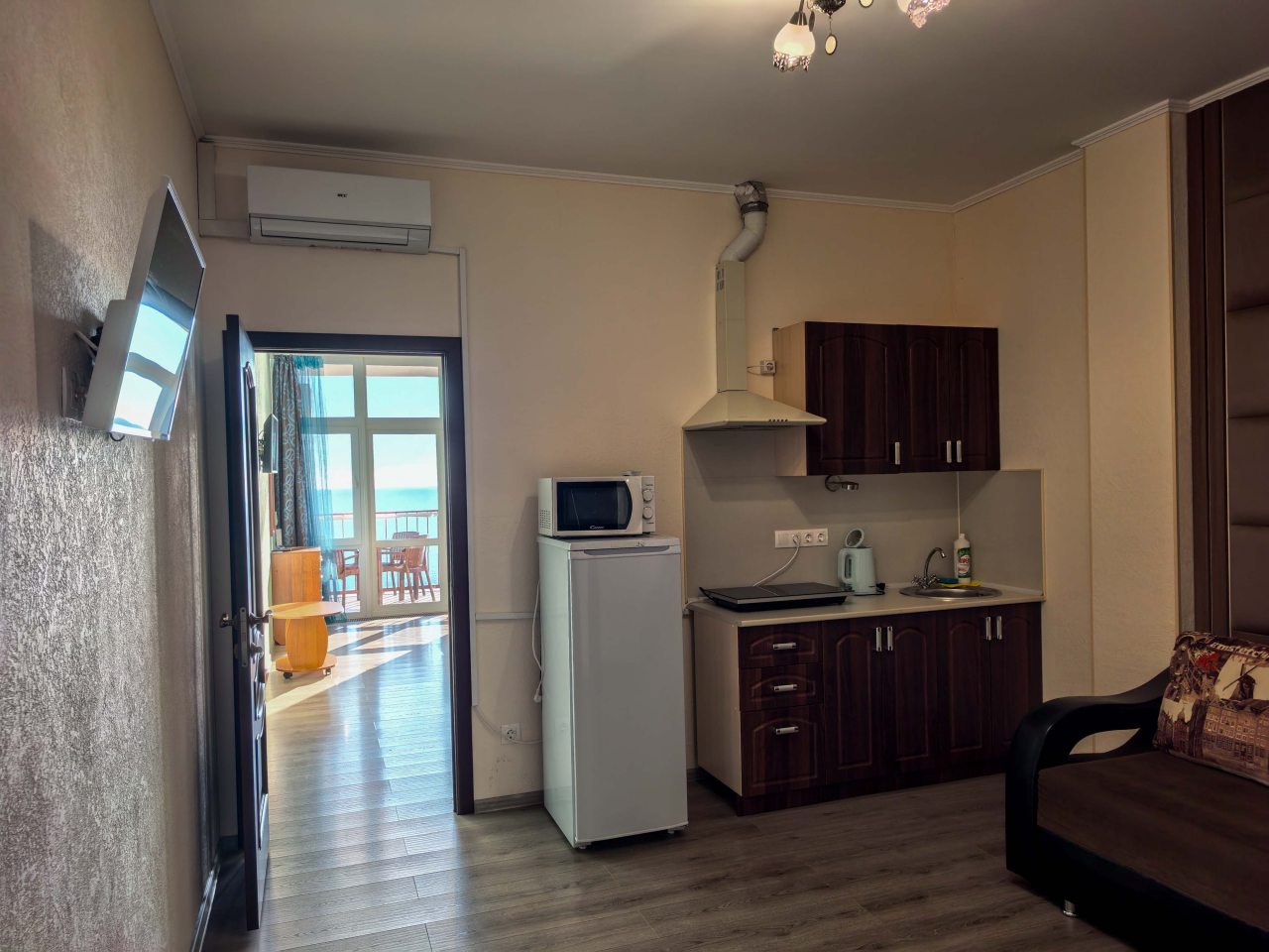 Четырехместный (Двухкомнатный люкс с кухней (вид на море)), Апарт-отель Жуковка