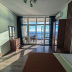 Четырехместный (Двухкомнатный люкс с кухней (вид на море)), Апарт-отель Жуковка