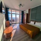 Четырехместный (Двухкомнатный люкс с кухней (вид на море)), Апарт-отель Жуковка