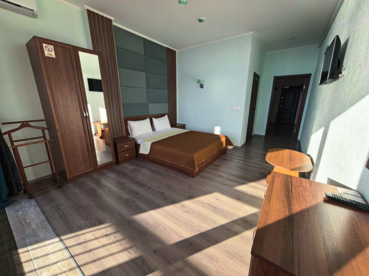 Четырехместный (Двухкомнатный люкс с кухней (вид на море)), Апарт-отель Жуковка