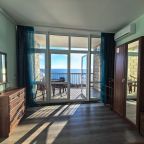 Четырехместный (Двухкомнатный люкс с кухней (вид на море)), Апарт-отель Жуковка