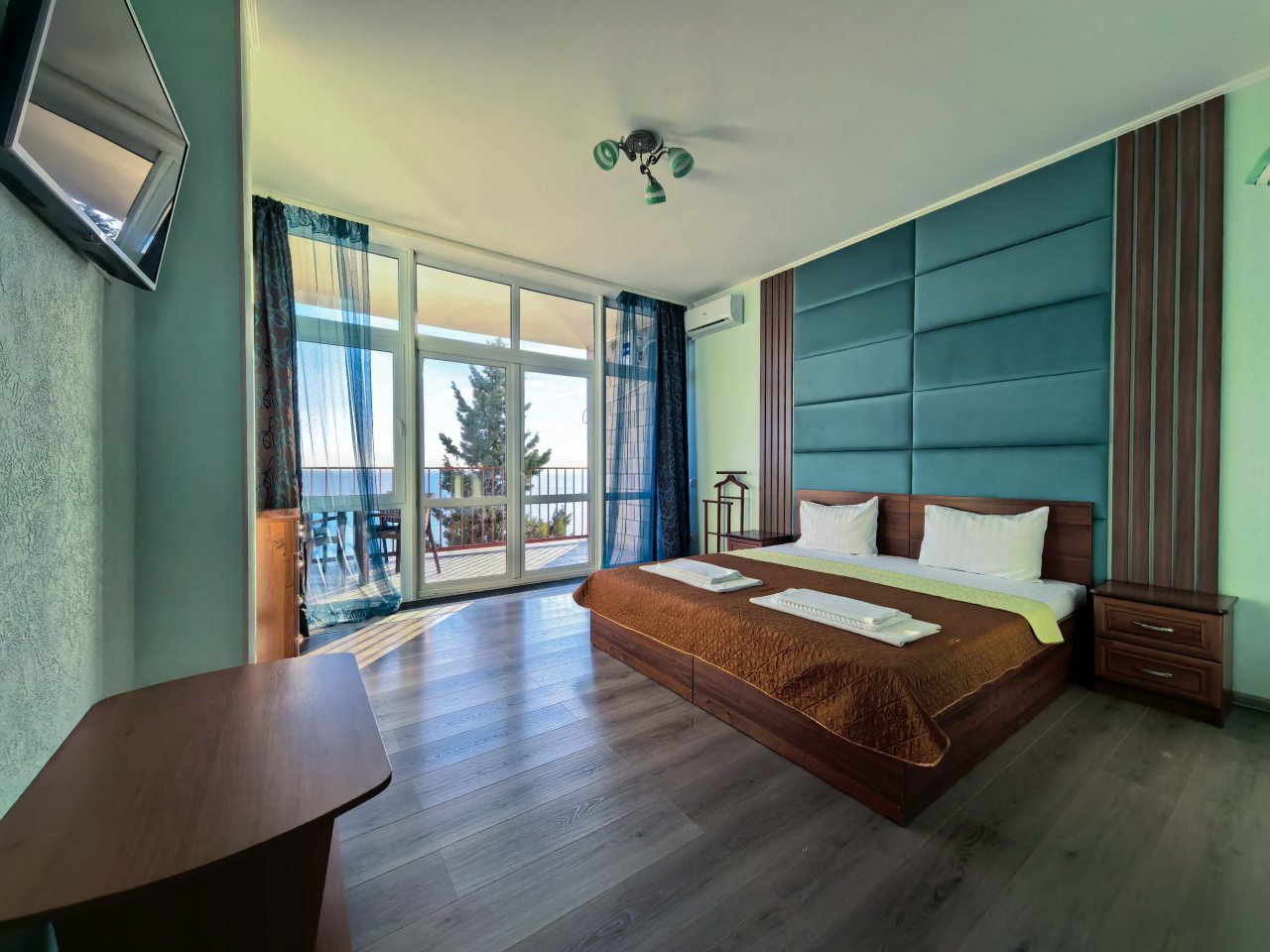 Четырехместный (Двухкомнатный люкс с кухней (вид на море)), Апарт-отель Жуковка