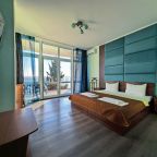 Четырехместный (Двухкомнатный люкс с кухней (вид на море)), Апарт-отель Жуковка