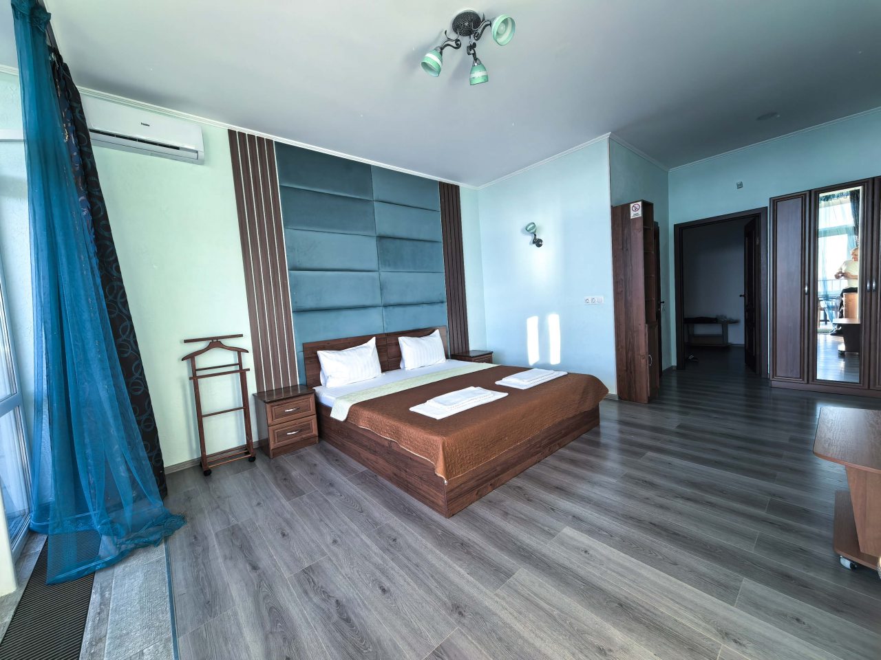 Четырехместный (Двухкомнатный люкс с кухней (вид на море)), Апарт-отель Жуковка