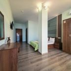 Трёхместный и более (Полуторный люкс с кухней), Апарт-отель Жуковка