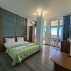 Трёхместный и более (Полуторный люкс с кухней), Апарт-отель Жуковка