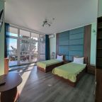 Четырехместный (Двухкомнатный люкс с кухней (вид на море)), Апарт-отель Жуковка