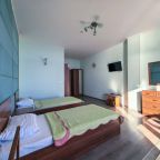 Четырехместный (Двухкомнатный люкс с кухней (вид на море)), Апарт-отель Жуковка