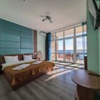 Пятиместный (Улучшенный двухкомнатный люкс), Апарт-отель Жуковка