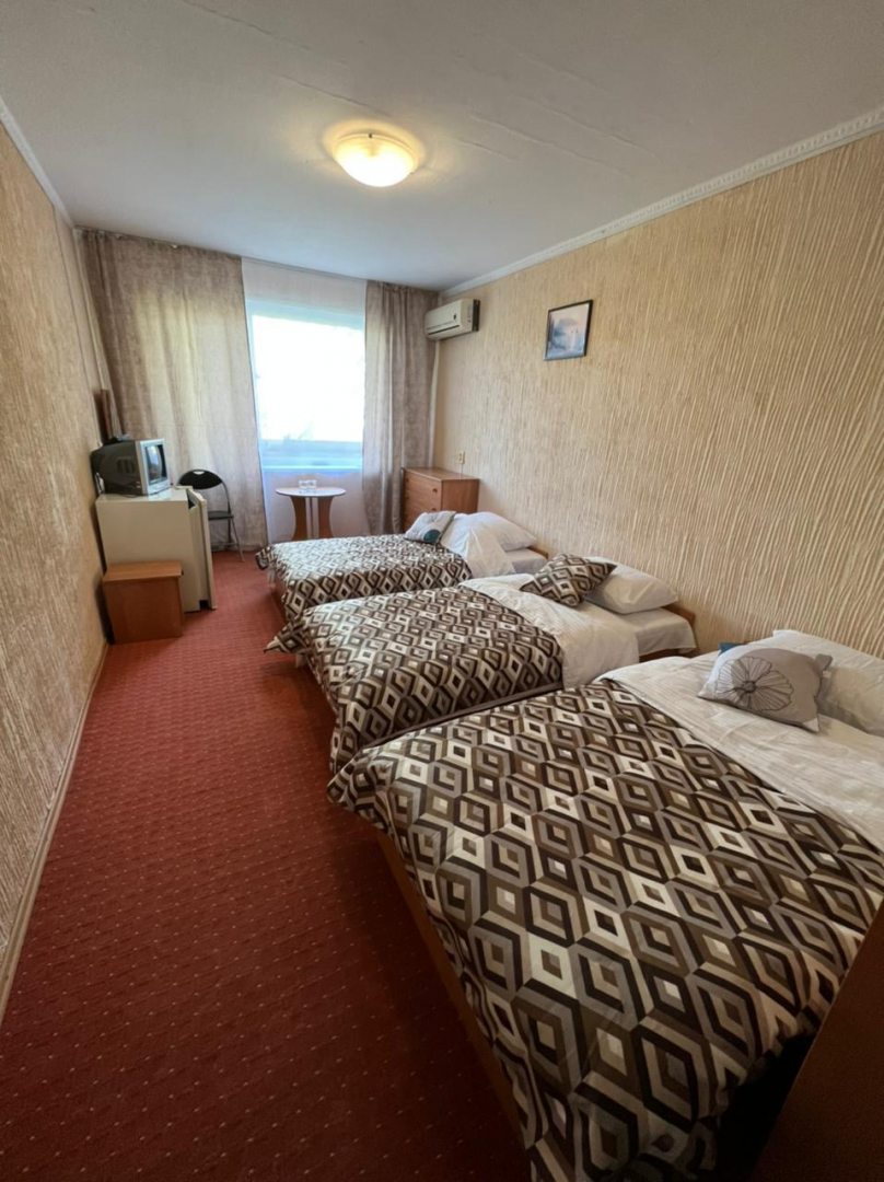 Трёхместный и более (Трехместный стандарт) апарт-отеля вЛето, Межводное, Крым