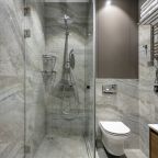 Небольшой санузел с душем