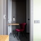 Небольшой столик, обеденная зона