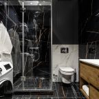 Стиральная машина, душевая кабина