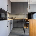 Кухня со всей  необходимой посудой и столовыми приборами