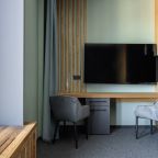 Рабочая зона, большой ТВ со Смарт