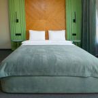 Огромная двуспальная кровать с ортопедическим матрасом